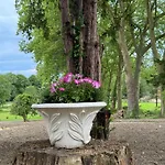 Chateau Des Quatre Tourelles Bed & Breakfast 3*