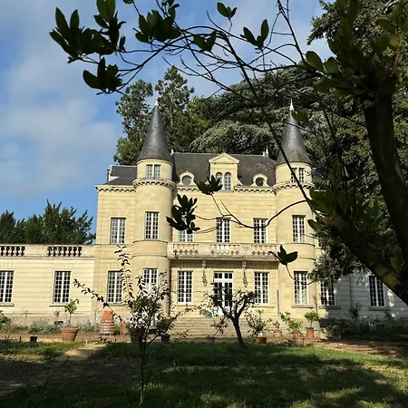 Chateau Des Quatre Tourelles Bed & Breakfast