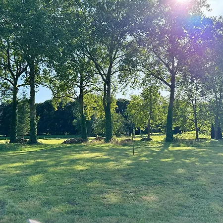 Chateau Des Quatre Tourelles Bed & Breakfast