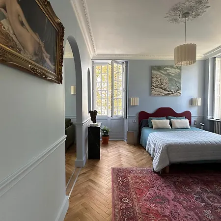 לינה וארוחת בוקר Chateau Des Quatre Tourelles 3*